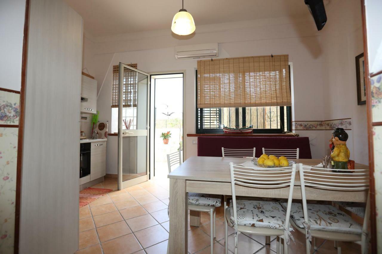 אבולה Casa Vacanze Ninfa מראה חיצוני תמונה